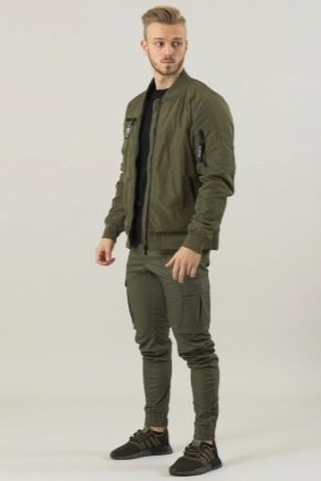 Pantalones de estilo militar para hombre: variedades y secretos de elección.