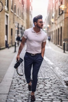 القمصان الرجالية البيضاء: ما هي الأنماط الموجودة وما الذي ترتديه؟