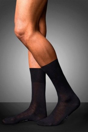 Lange Herrensocken: Wie wählt man und was trägt man?