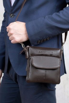 Petits sacs pour hommes: un aperçu des types et des caractéristiques de choix