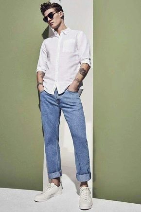 Wie wählt man Herrenturnschuhe für Jeans aus?