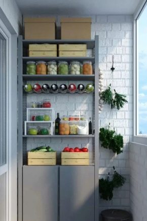 Πώς να επιλέξετε και να τοποθετήσετε ένα ράφι στο μπαλκόνι;