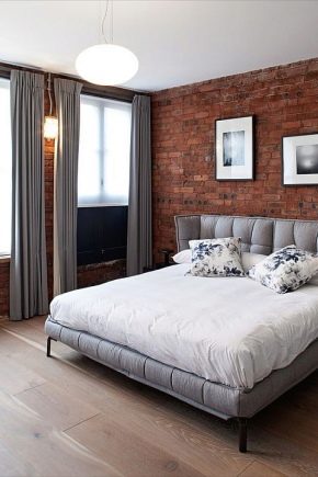 Backsteinmauer im Inneren des Schlafzimmers