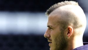 Penteados masculinos com moicano: métodos de estilo e exemplos interessantes