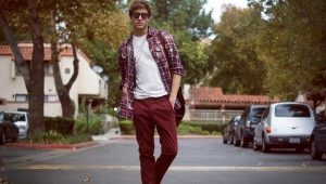 Как да носите риза с тениска за мъже?