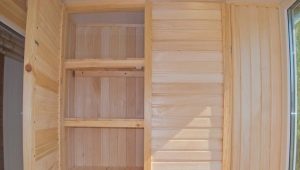 Faire une armoire à partir de la doublure sur le balcon