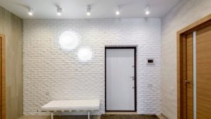 Tapete unter einem Ziegelstein im Flur