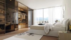 Yatak odasında giyinme odasının organizasyonu