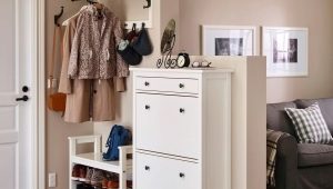 Wählen Sie eine schmale Kommode im Flur