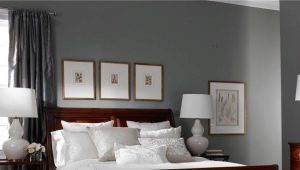 Karanlık mobilyalı yatak odası