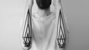 Herren Tattoos im Stil des Minimalismus