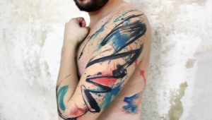Vielzahl von männlichen Tattoos im Stil der Abstraktion