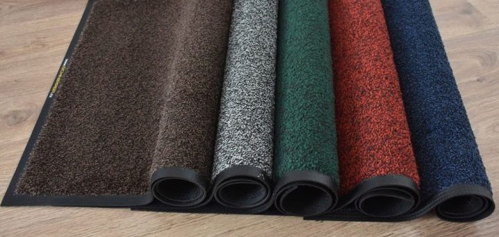 Choisir un tapis à base de caoutchouc dans le couloir