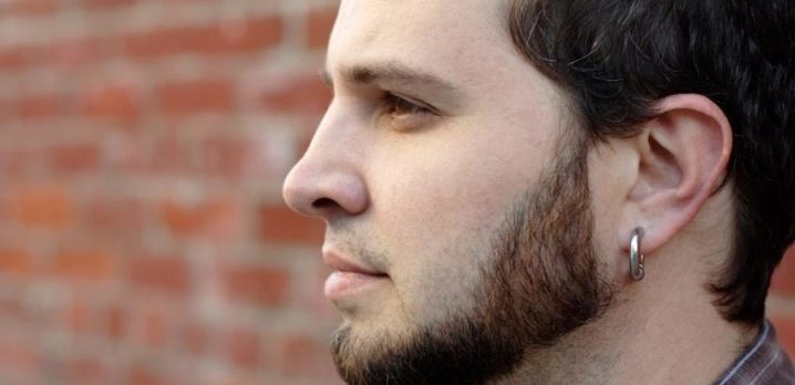Was bedeutet ein Ohrring im Ohr eines Mannes?