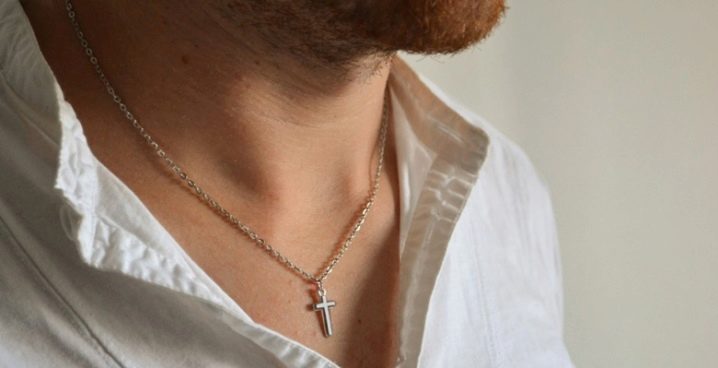 Scegliere una catena da uomo al collo