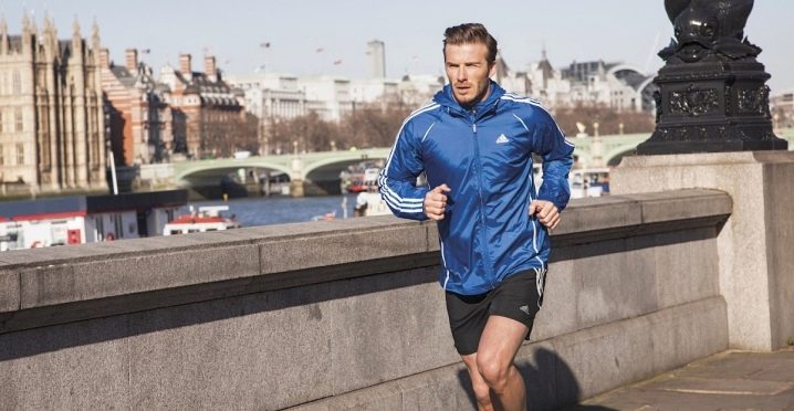 ملابس رياضية للرجال ذات العلامات التجارية: الميزات ومراجعة الشركات المصنعة