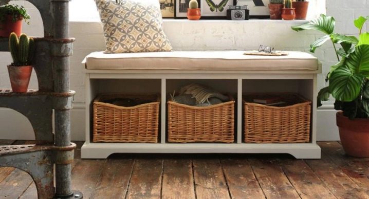 Choisir un banc avec un siège moelleux dans le couloir