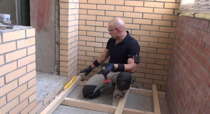 ¿Cómo levantar el piso en el balcón y la logia?