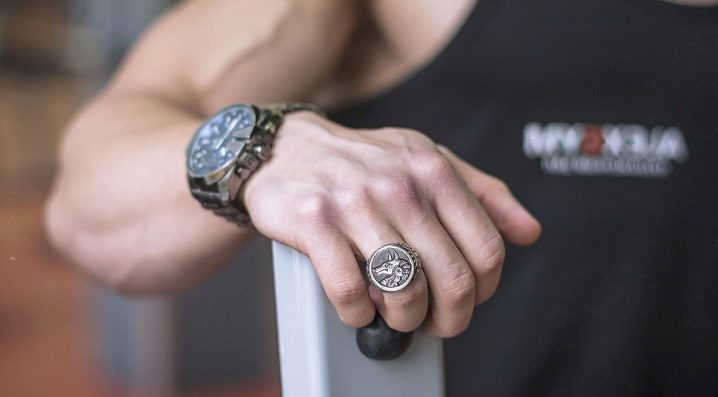 Sceaux d'argent pour hommes : que sont-ils et comment en prendre soin ?