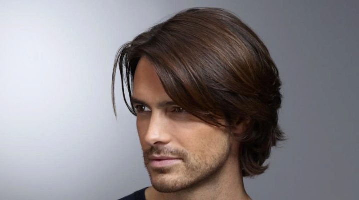 Opciones para cortes de cabello de hombres para cabello de longitud media.