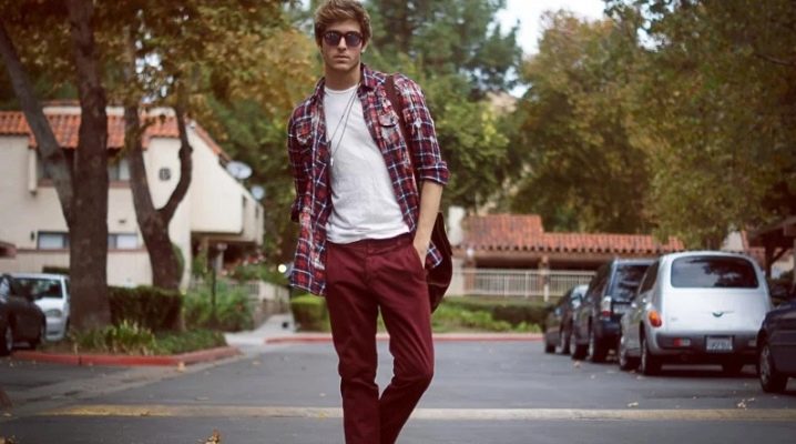 Πώς να φορέσετε ένα πουκάμισο με μπλουζάκι για άντρες;