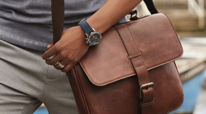Características de la bolsa de mensajero para hombre.