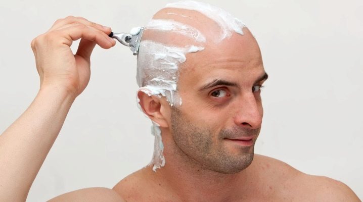 Comment et avec quoi se raser la tête ?