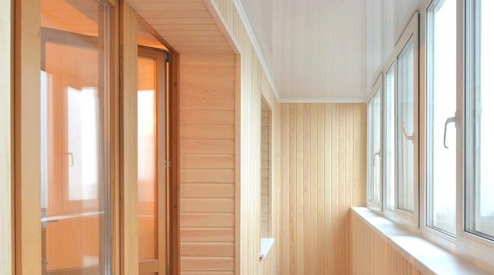 Quoi et comment peindre la doublure sur le balcon?