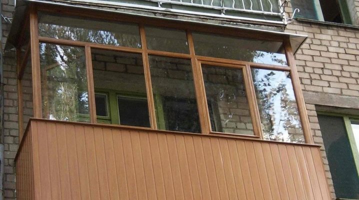 Balkon ve sundurmaların ahşap camları