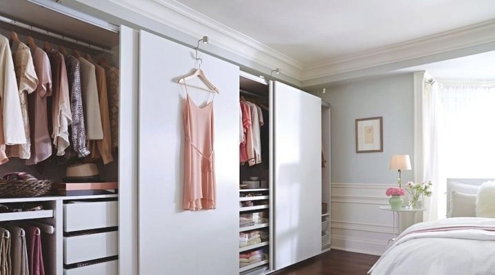 Design della camera da letto con spogliatoio