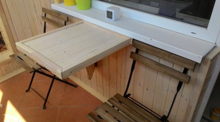 Comment faire une table sur le balcon et la loggia de vos propres mains?