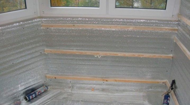 Φράγμα ατμών όταν μονώνετε ένα μπαλκόνι και χαγιάτι από μέσα