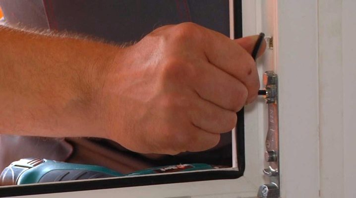 Reparatur von Balkontürscharnieren