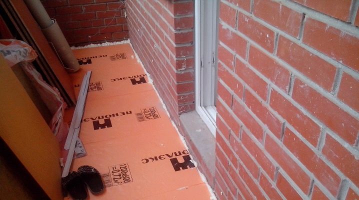 Bodendämmung mit Schaum auf Balkon und Loggia