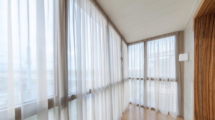 Всичко за завеси за балкон и лоджия