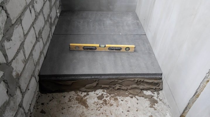 Tutto sul massetto sul balcone