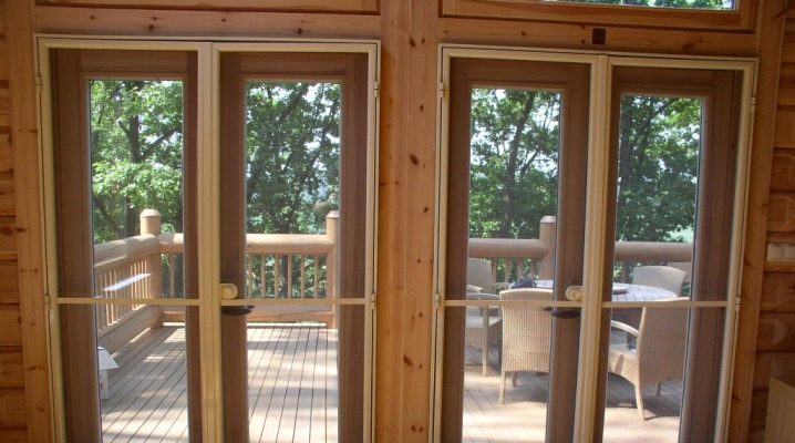 Seleção e instalação de mosquiteiro na varanda