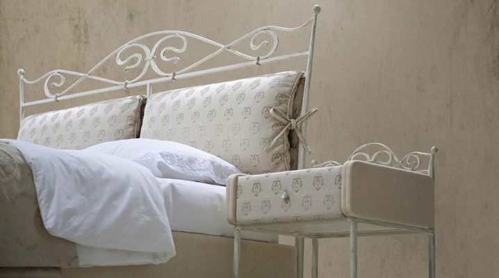 Comment choisir une table de chevet en fer forgé ?