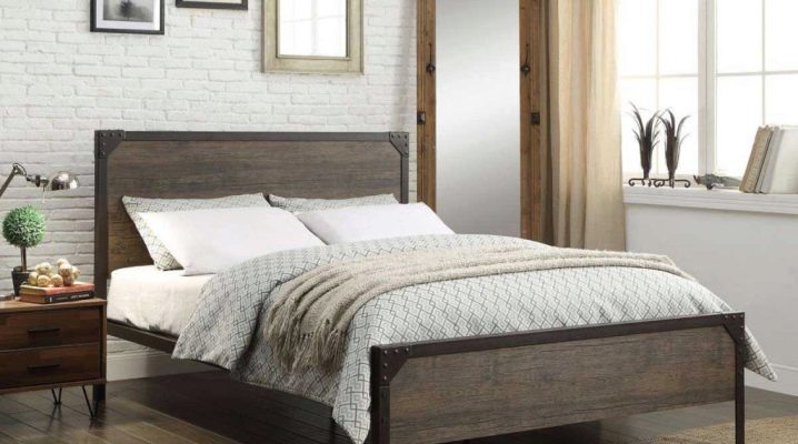 سرير على طراز لوفت