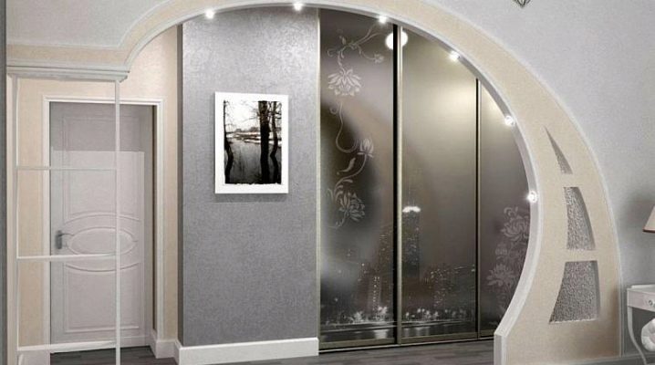 Χαρακτηριστικά καμάρες στο διάδρομο