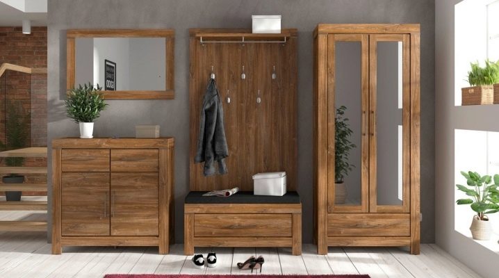 ملامح الممرات من الخشب