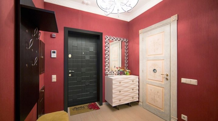 طلاء الجدران في الردهة