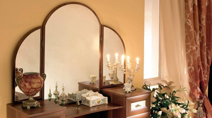 Dressing tables with mirror for the bedroom