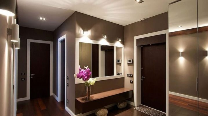 Opzioni di design per la carta da parati nel corridoio