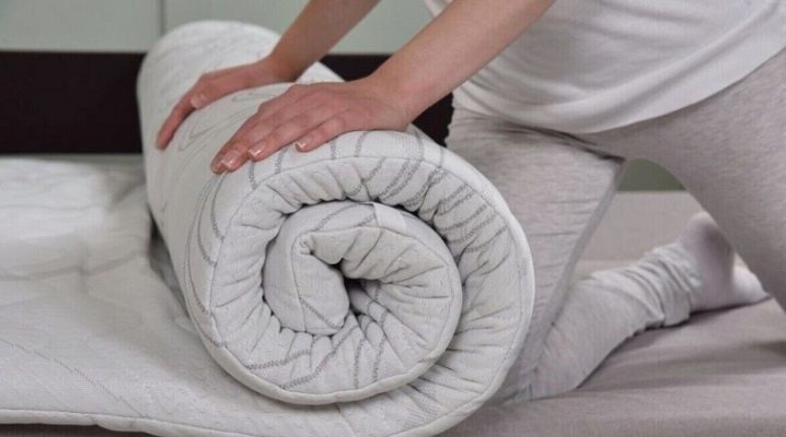 Escolhendo um colchão ortopédico no sofá