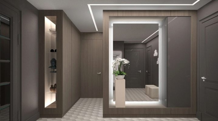 Miroirs lumineux dans le couloir