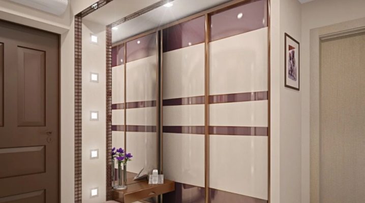 Design of sliding wardrobes in the hallway
