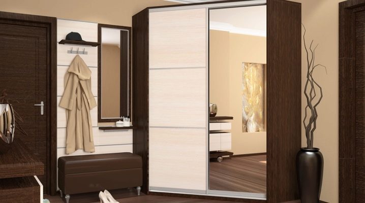 Caractéristiques des armoires d'angle dans le couloir