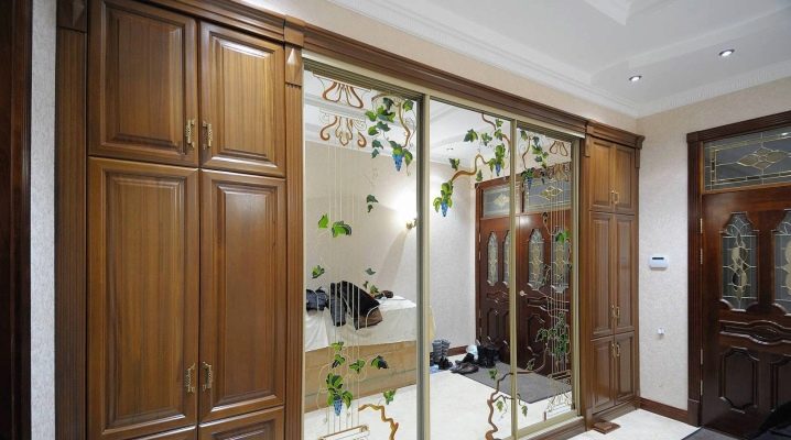 Armoires coulissantes 60 cm de profondeur dans le couloir