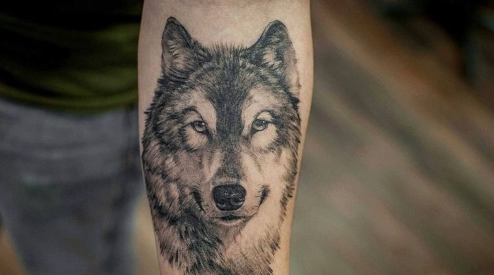 Alles über Wolfstattoos für Männer